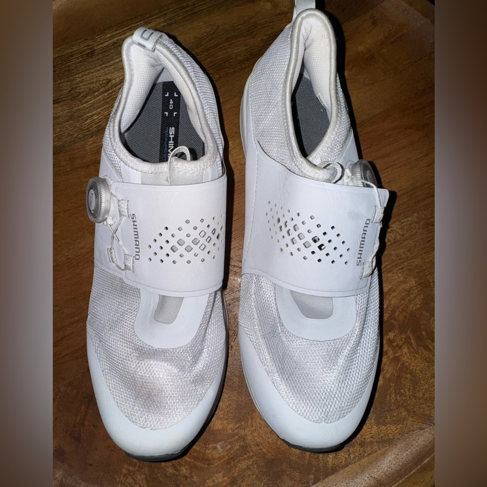 Shimano White Cycling Footwear
with cleats